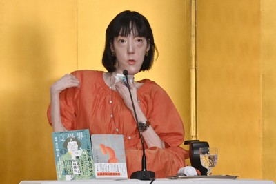 デビュー作『ハンチバック』で芥川賞を受賞し、記者会見に臨む作家の市川沙央さん＝東京都千代田区で2023年7月19日、三浦研吾撮影